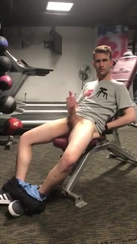 Hot dude jerking off in the gym