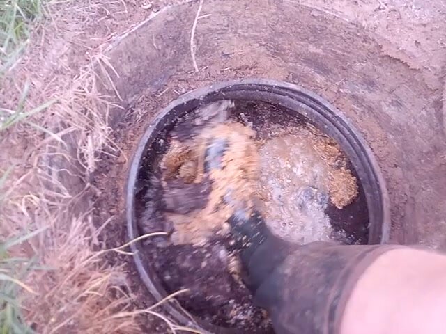 Boots in clogged sewage - ThisVid.com