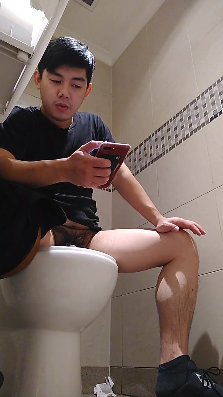 toilet bd 75- Cute asian pooper