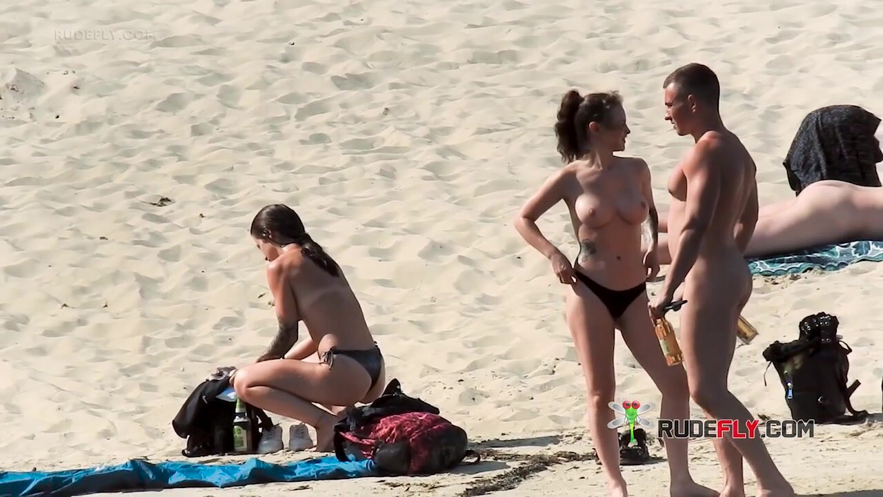 CFNM BEACH 3 - ThisVid.com