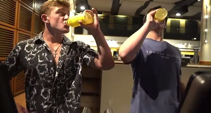 Straight guy pisses himself and shits at the gym