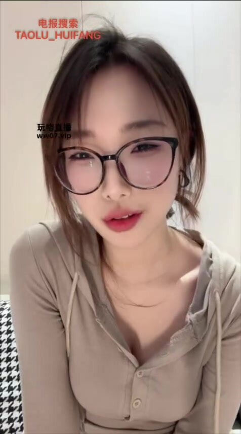 中国女王调教舔脚 - video 185 - ThisVid.com
