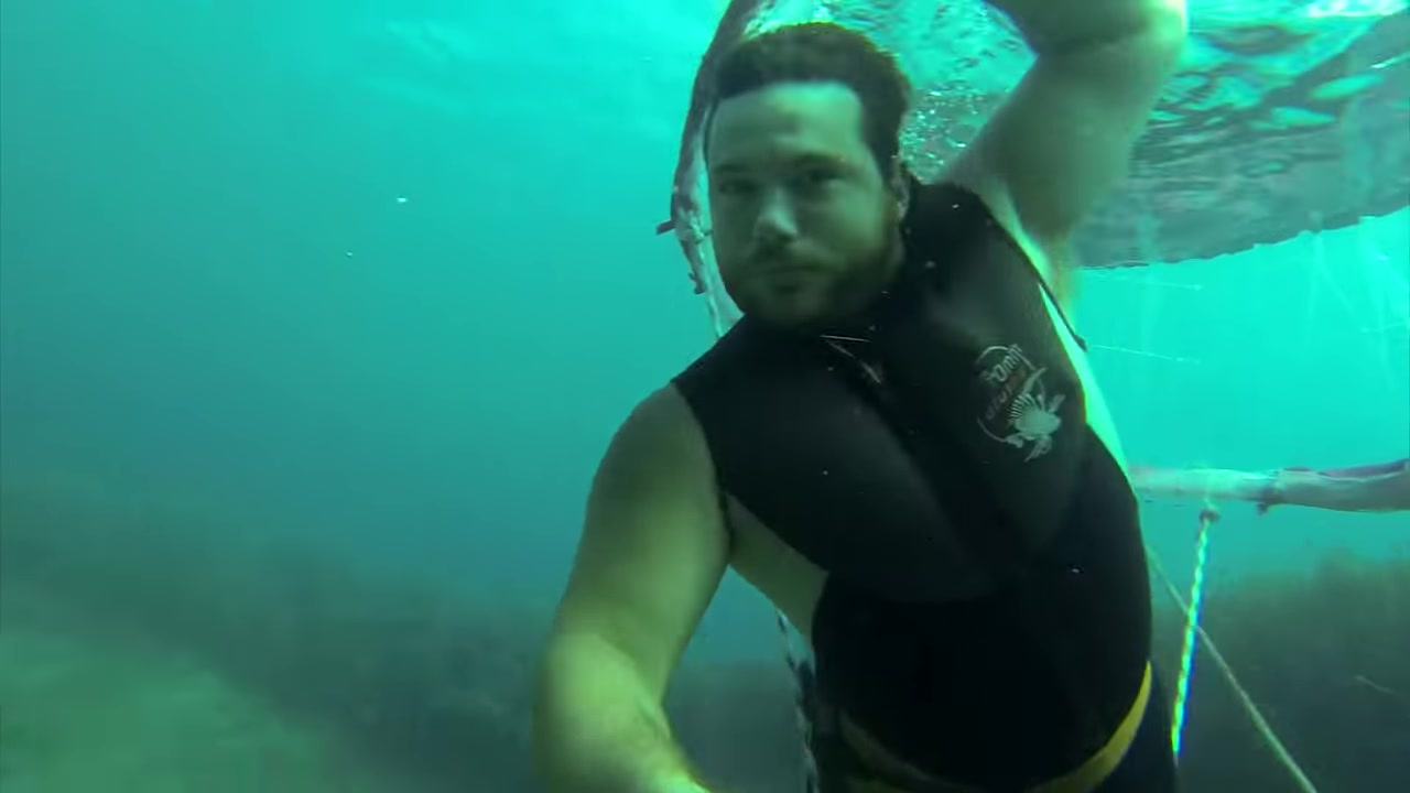 Amazing Underwater Air Bubble Room