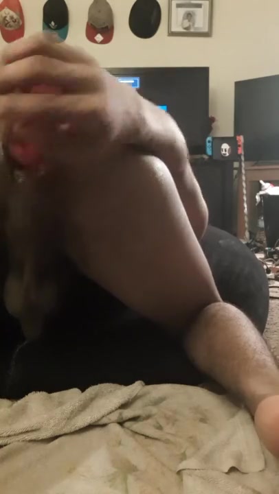 BLACK MEN PLAYING WITH HIS DILD0