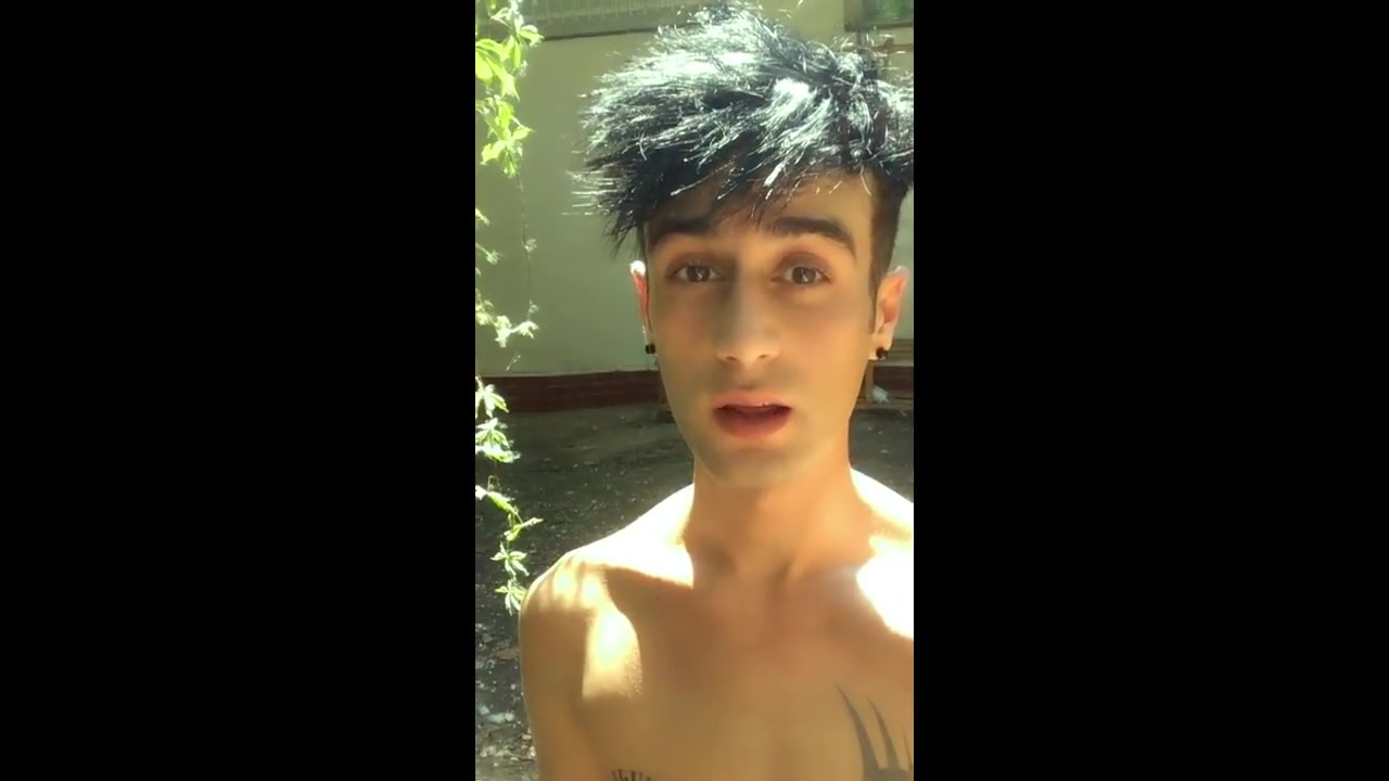 HOT GAY TWINK PISSING OUTSIDE - video 2
