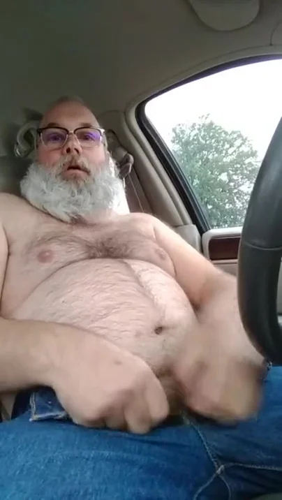 Gay Bear Piss Porn - Daddy Bear Pissing Himself in the Car - ThisVid.com