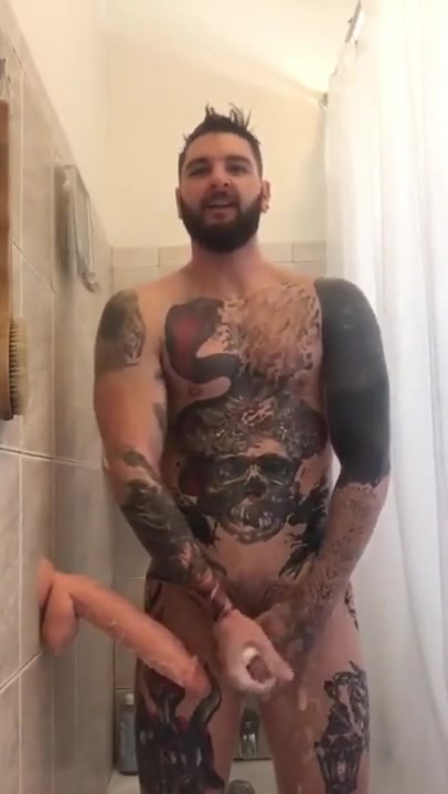 MUSCLE TATTOED GUYS WITH DILDO