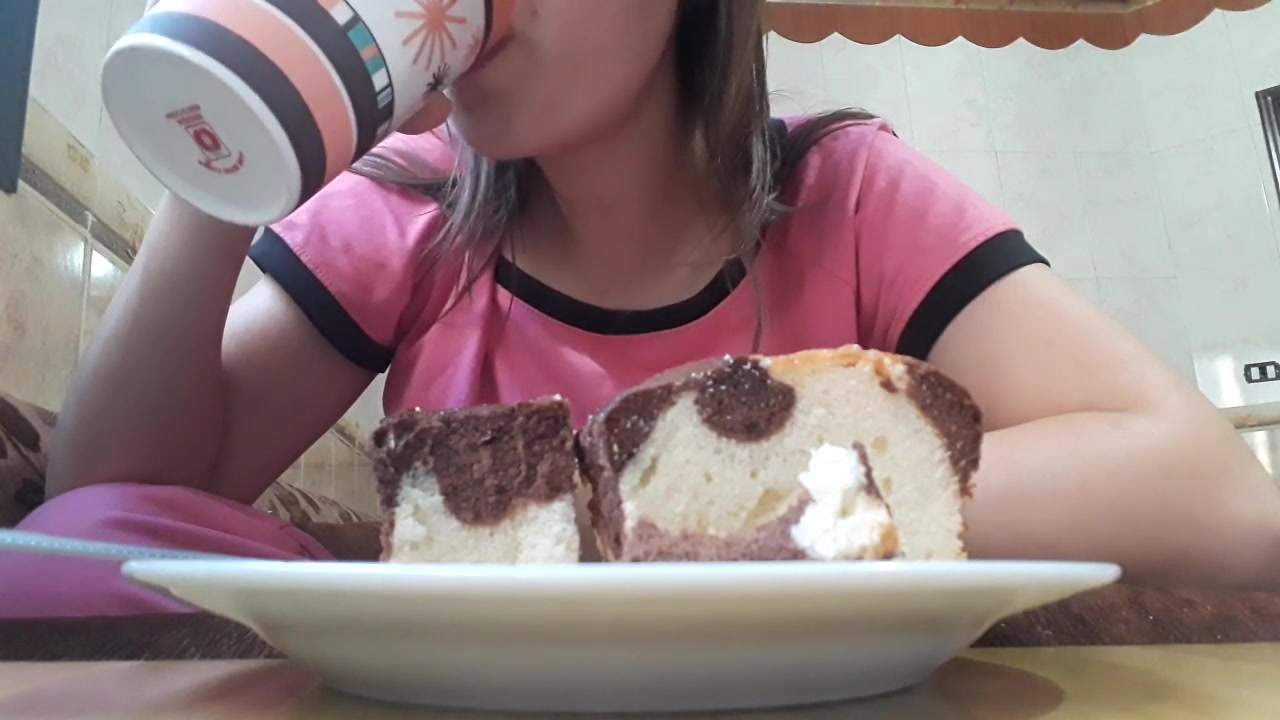 ASMR Girl eats Cake with big gulps