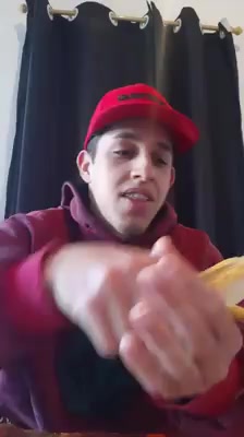cafuçu favelado ensinando como se chupar um pau com uma banana