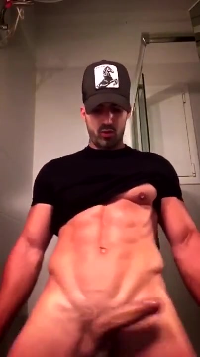 Hot muscle pig busts a nut