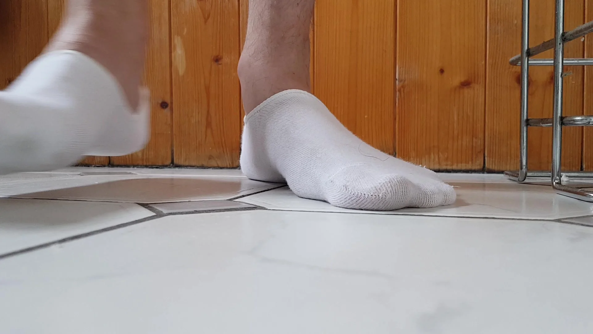 Video: Worship my giant sweaty male feet. - ThisVid.com