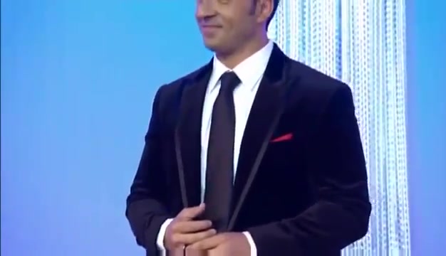 Luis Fonsi Robot