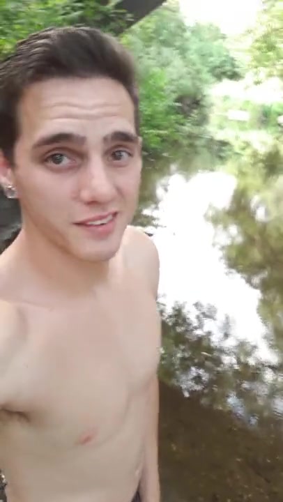 HOT MEN NAKED IN NATURE AND PISSING