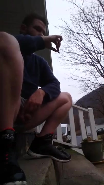 HOT GUYS PISSING OUTISE AND SIT