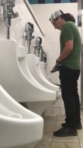 HOT MEN PISSING IN THE URINAL 2