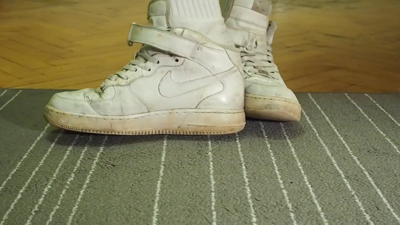 Rank Nike Air force One and smelly dirty white nike socks