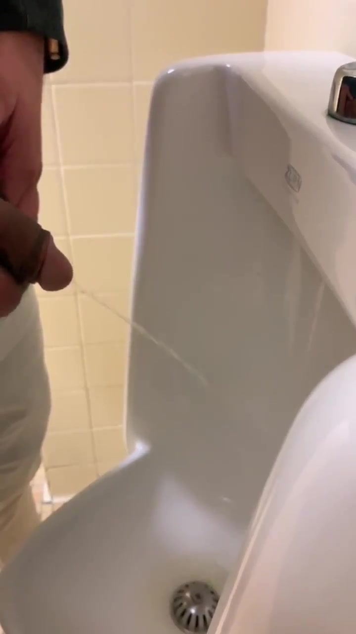 Urinal piss - video 4