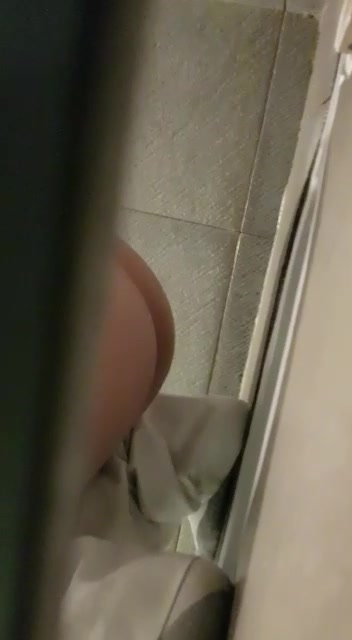 toilet spy - video 793