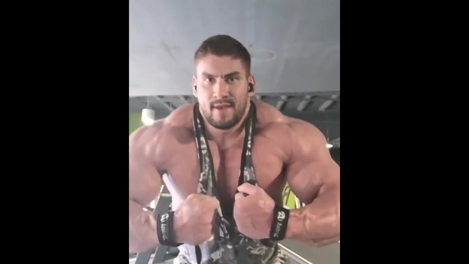 Huge Muscletank Raul Maghiar