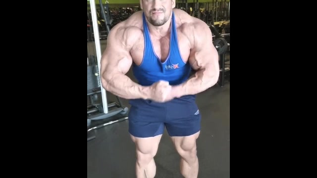 Huge Muscletank Raul Maghiar 2