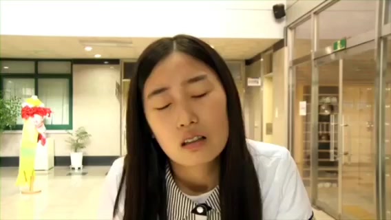 Korean student pooping in the toilet 2