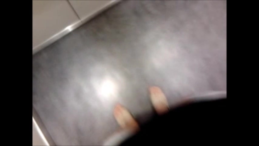 peeing in fitting room
