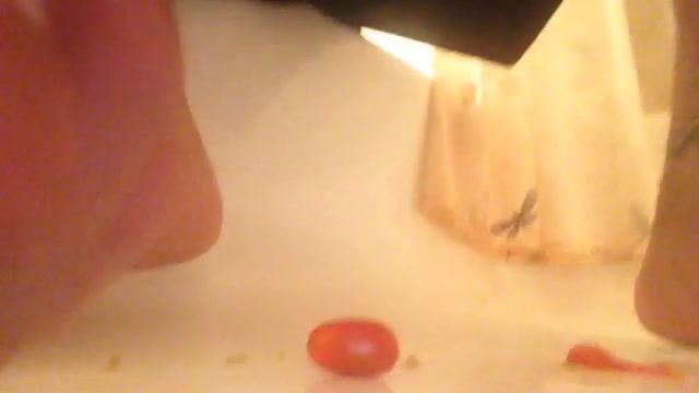 Crushing tomatoes - video 2