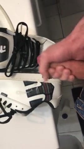 Cumming on Old Etnies Fader Skate Shoes