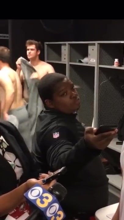 PLAYER NAKED IN THE LOCKERROOM - video 2