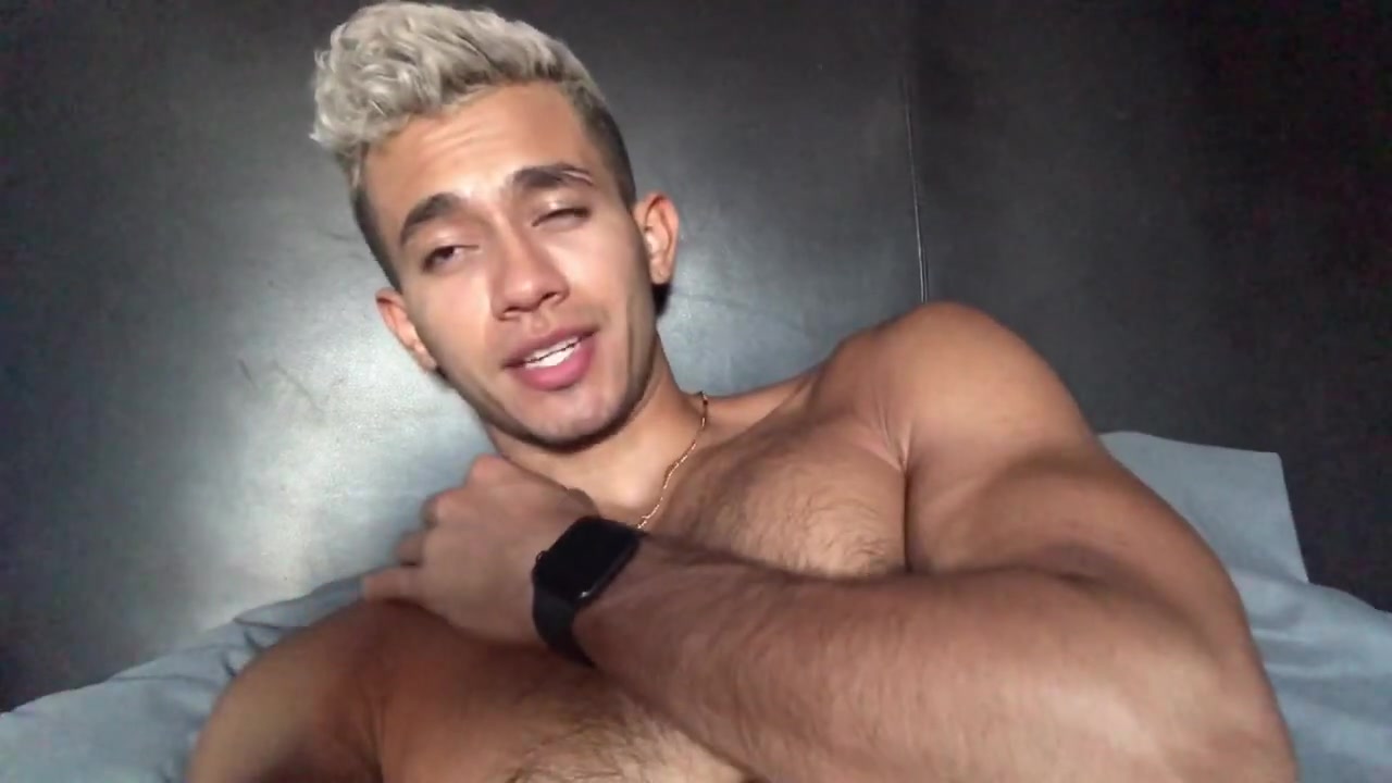 HAIRY ATHLETIC MUSCLE LATINO - video 11