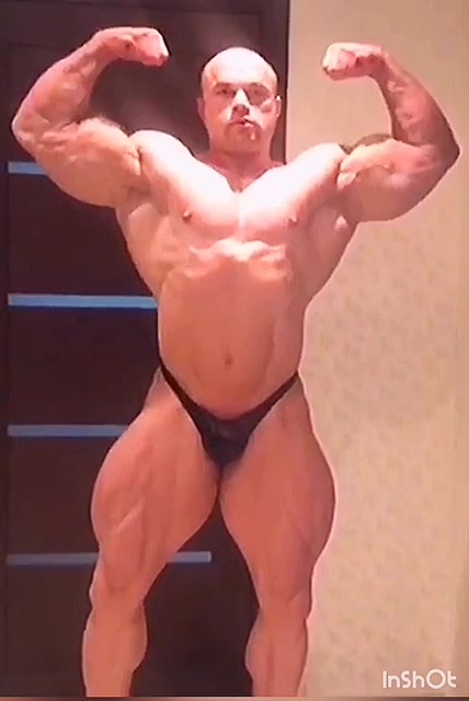 Bodybuilder posing - video 4