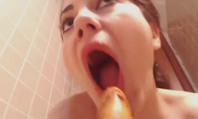 webcam model licks shitty dildo