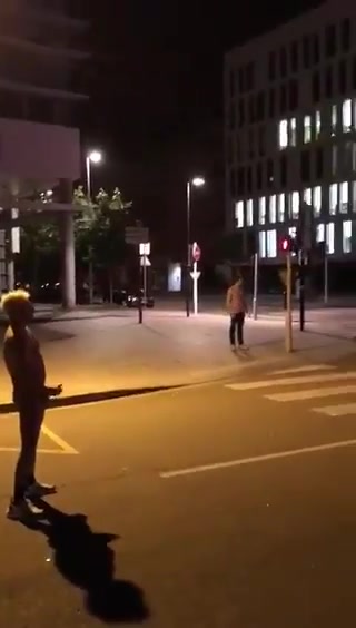 Se faire gauler en plan exhib à poil dans les rues de Paris le soir