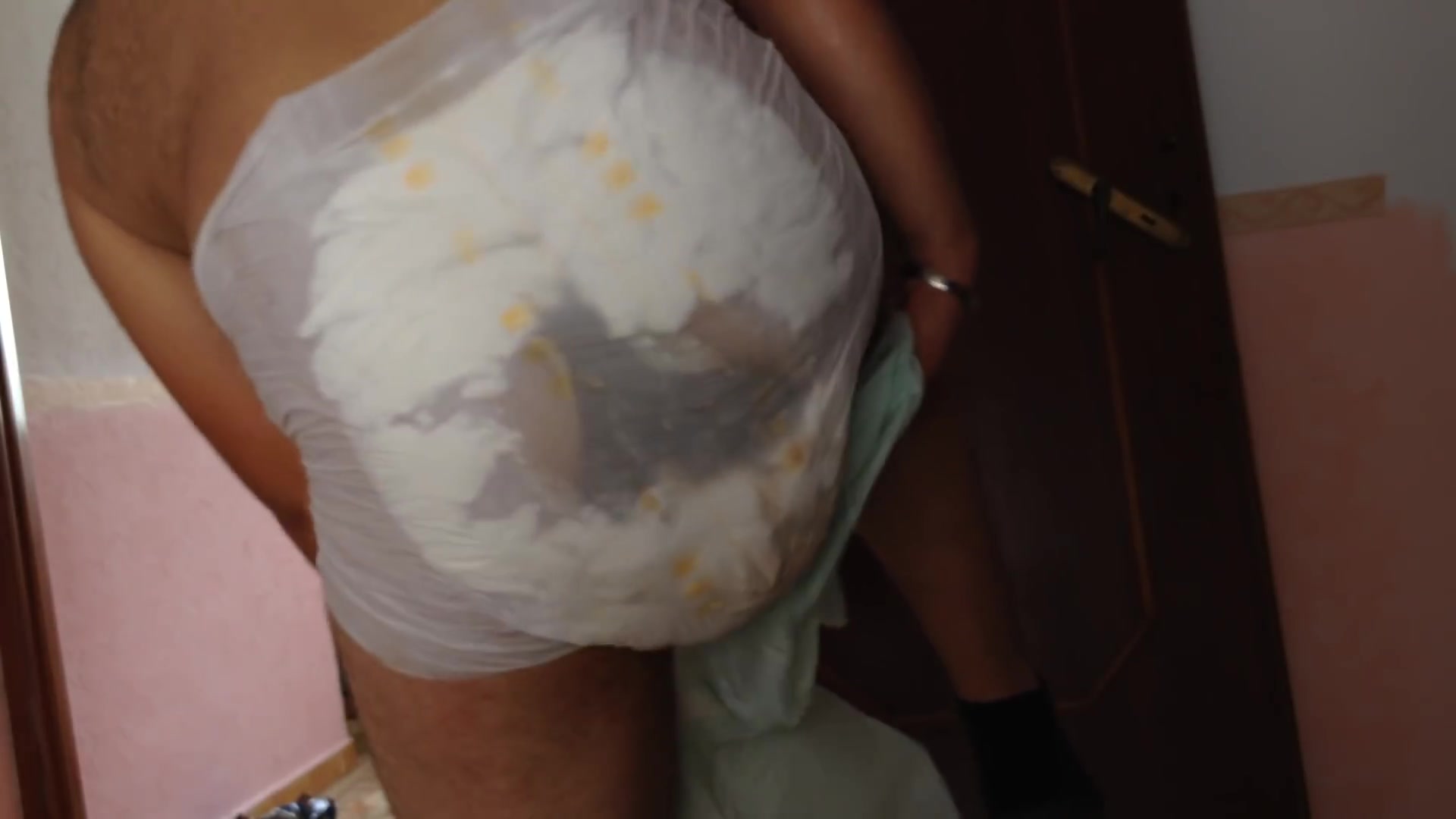 random diaper messing video 21