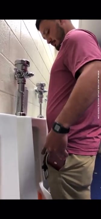 HOT GUYS PISSING AT THE URINAL77