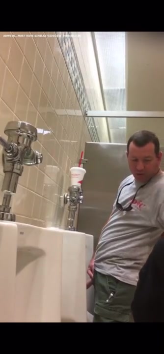 HOT GUYS PISSING AT THE URINAL78