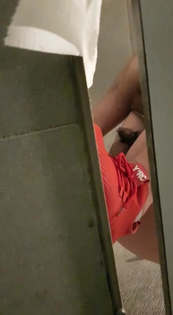 toilet spy - video 852