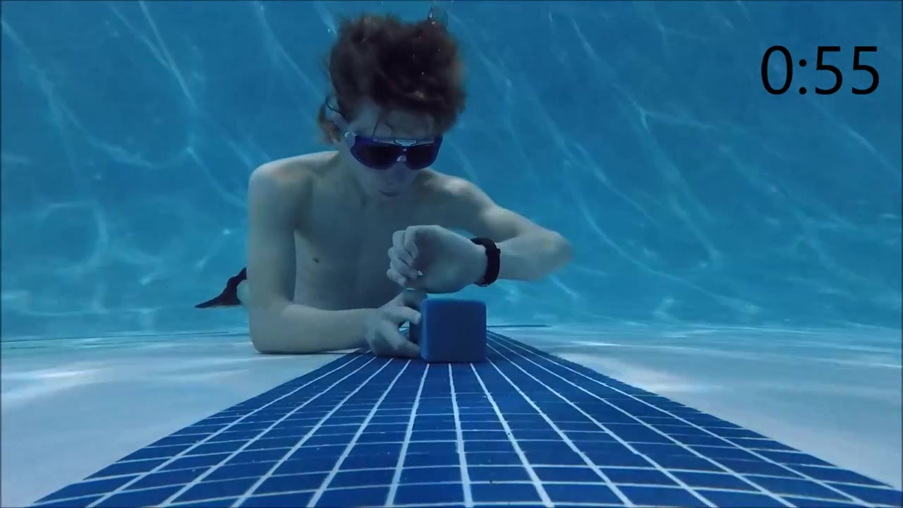 Static apnea at the bottom of a pool