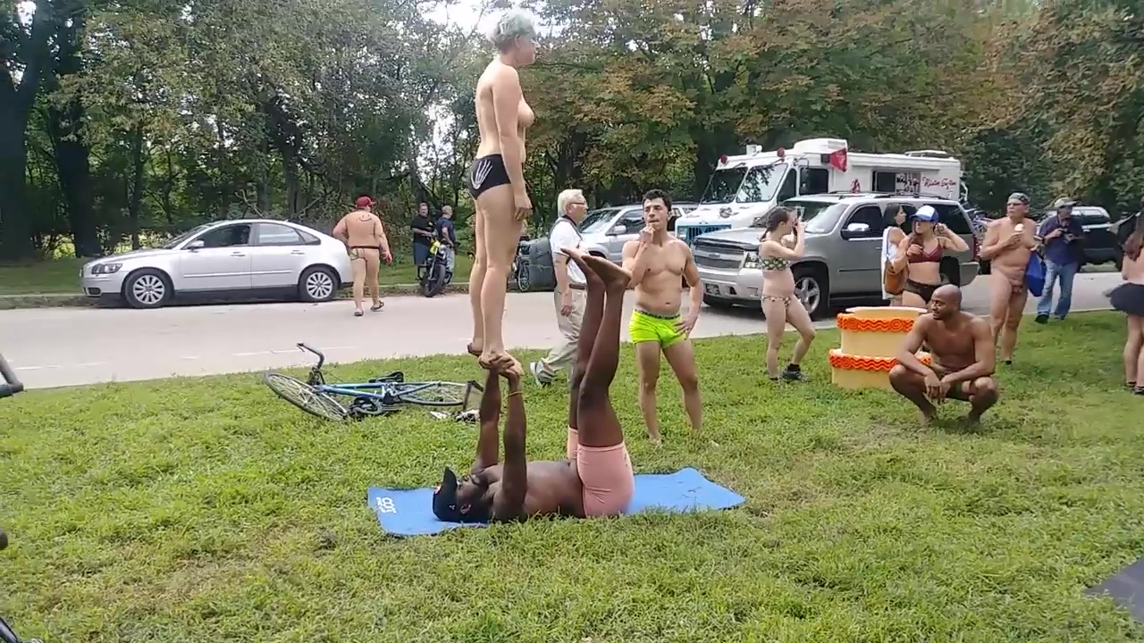 145-2019-PHILLY-NAKED-BIKE-RIDE-PRE-RIDE-PARTY-ACROBATS-22
