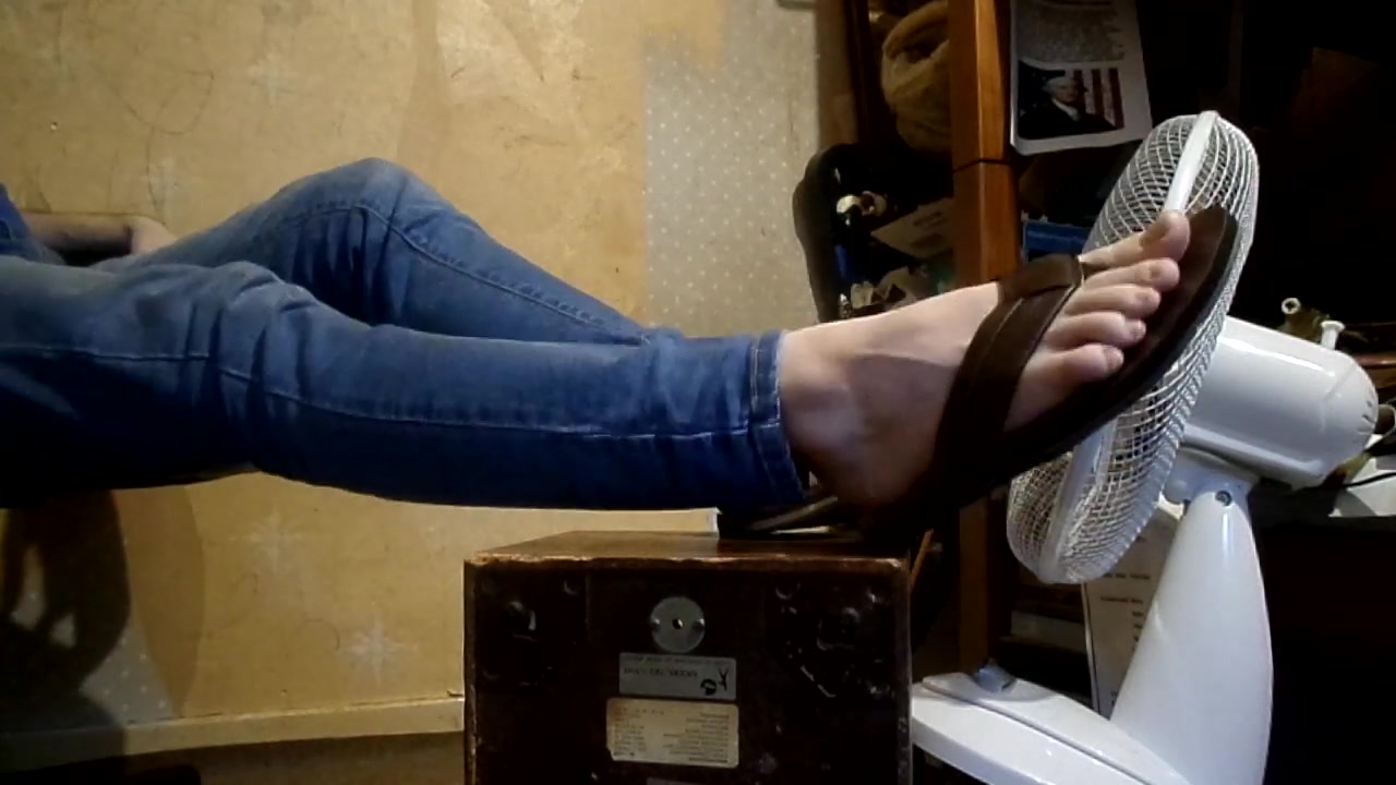 Teenage boy feet in flip flops - video 4