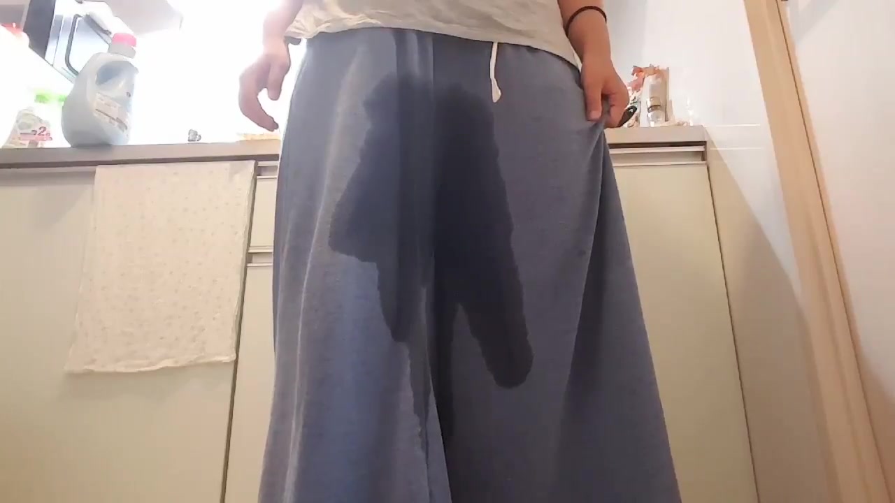 Japanese girl wets her skirt