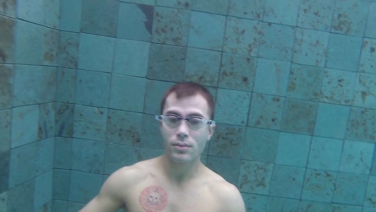 Cutie breatholding underwater in pool