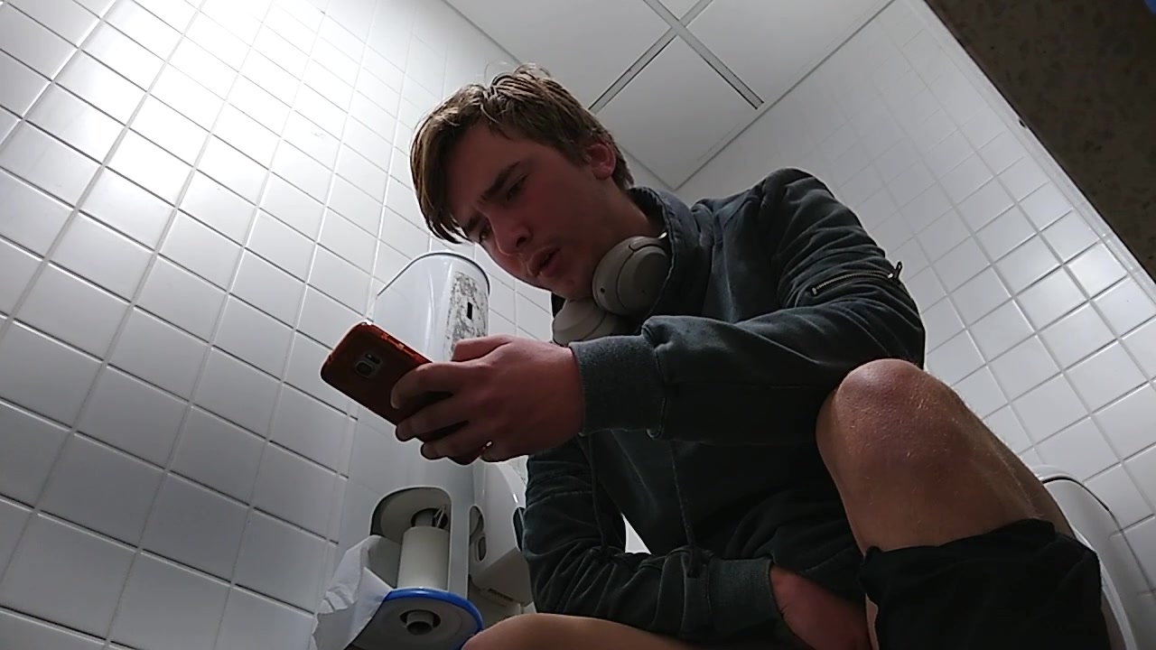 toilet hx 49- Cute college guy pooping