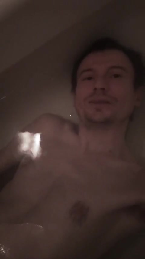 Skinny guy breatholds barefaced underwater  in tub