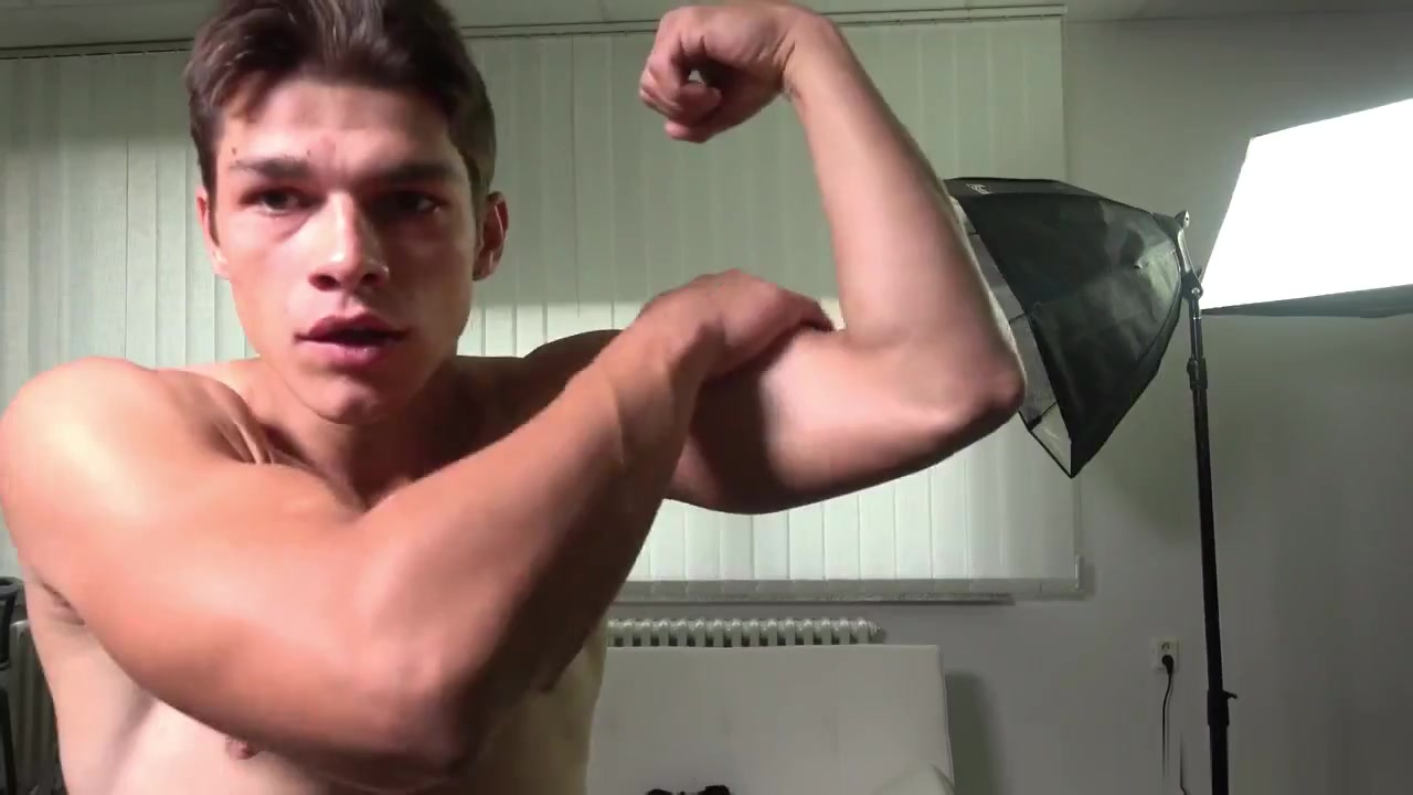 ripped twink muscle cam