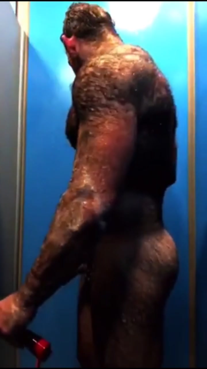 Werewolf Bodybuilder Takes a Shower