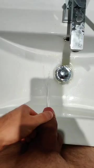 piss solo in sink soft