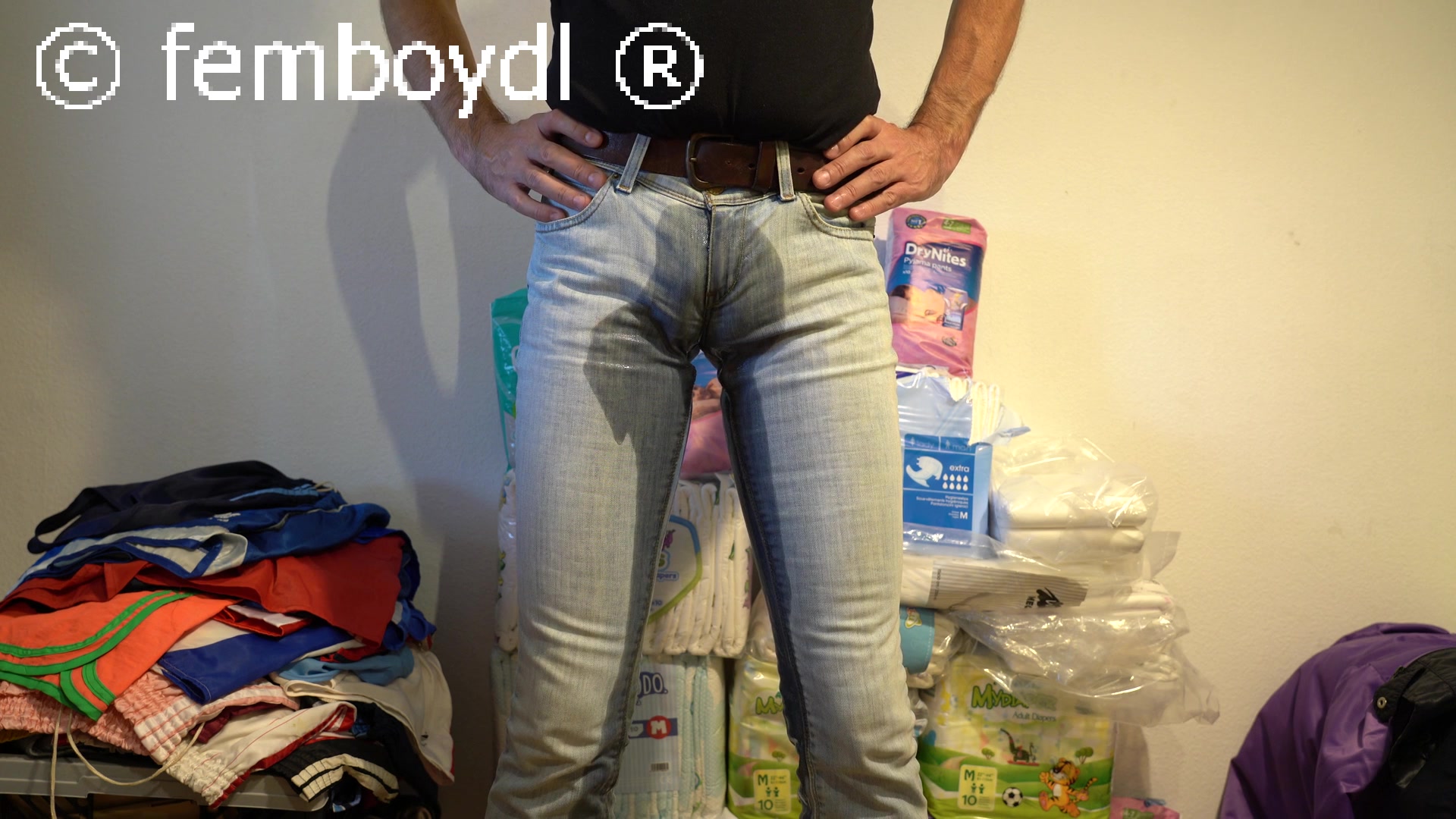wetting women levis jeans