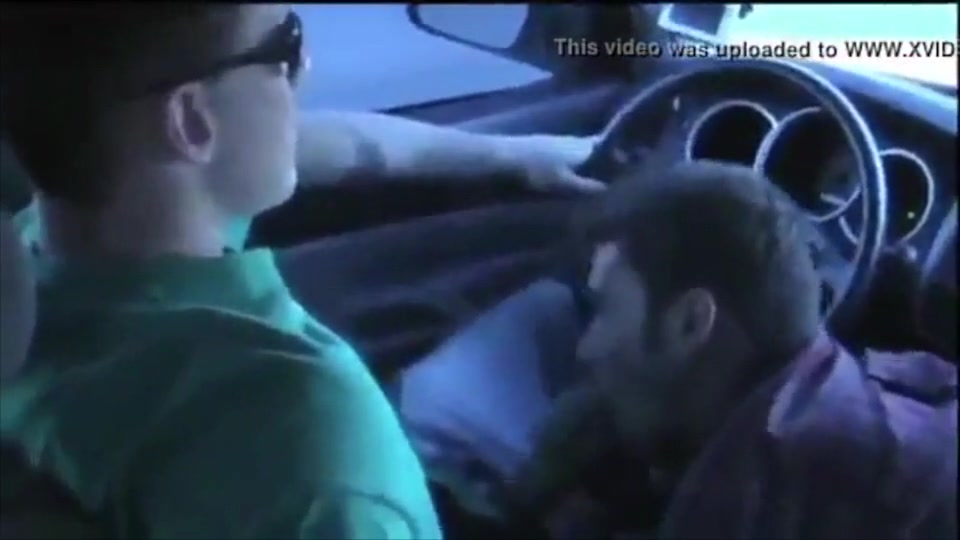 Guy gets road head and cums while driving