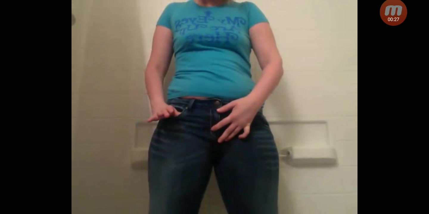 (PISS) Chubby girl wetting her jeans in bathroom